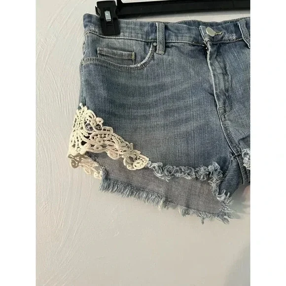 Gray Saks Fifth Avenue Jorts Size 29 Baby Shorts Lace Frayed Hem Jean Denim - Picture 4 of 12